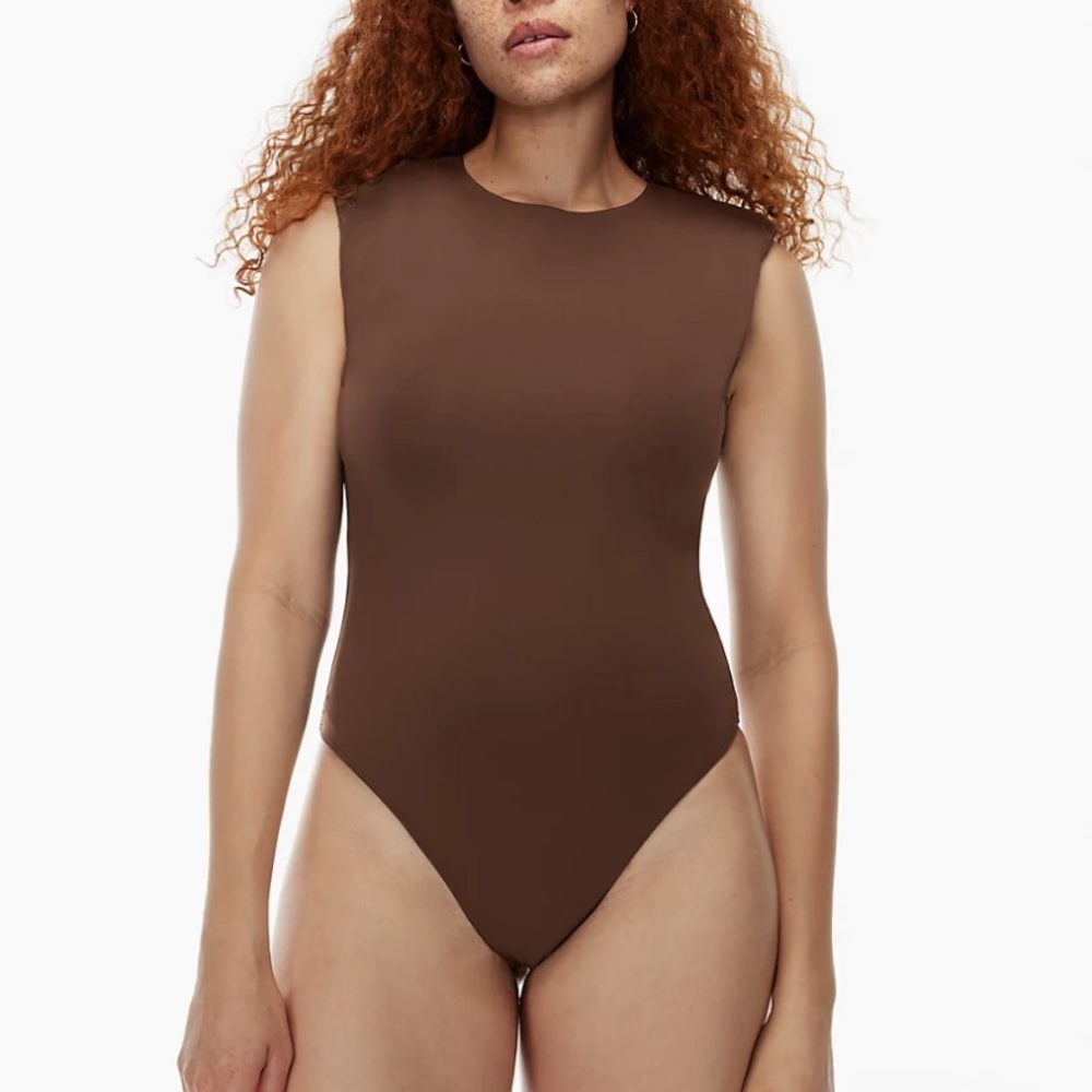 Aritzia Babaton Contour Shoulder Pad Bodysuit